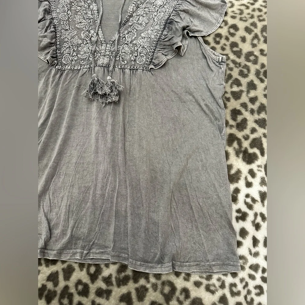 Solitaire Embroidered Boho Peasant Top in Gray Size Medium - Picture 6 of 17